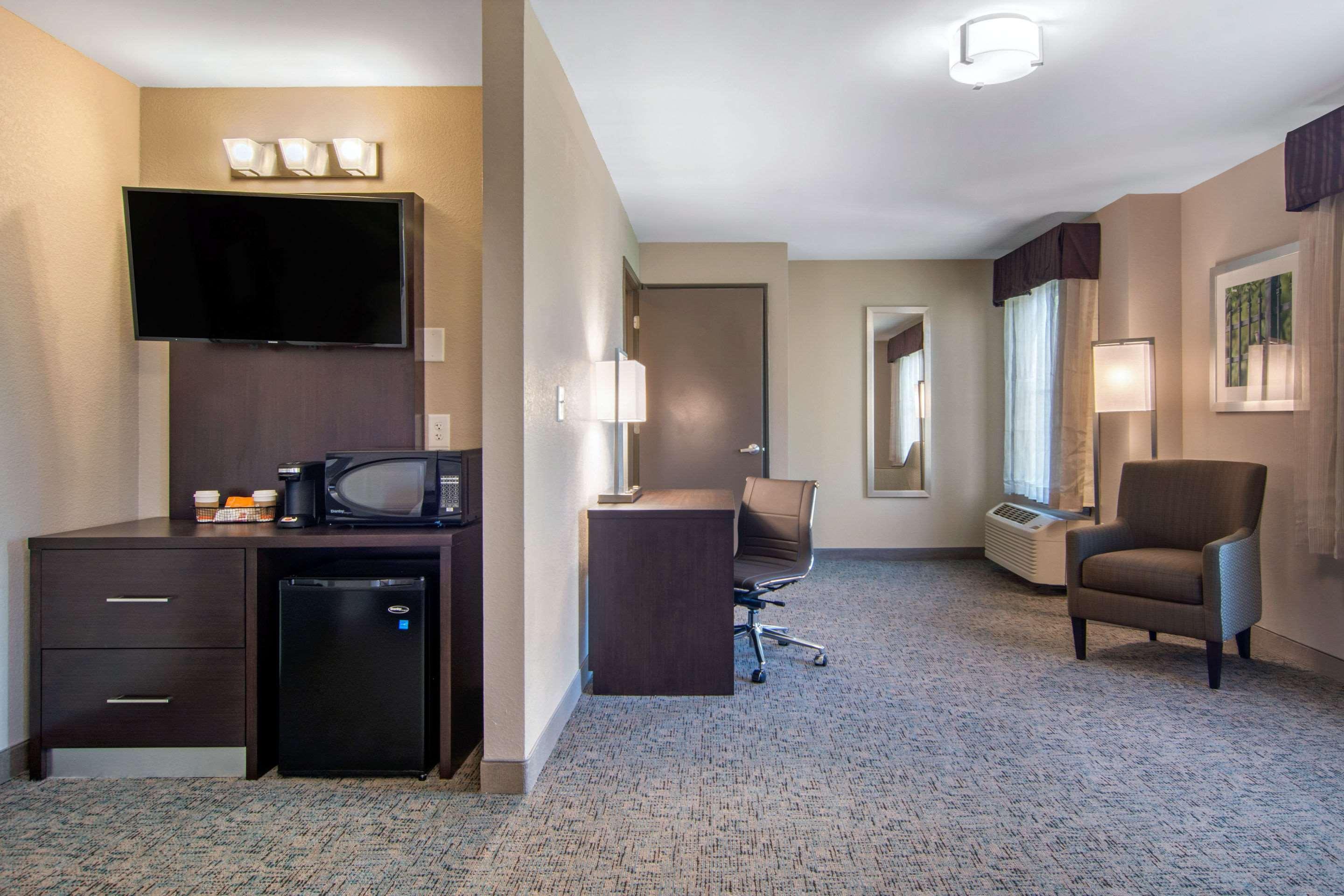 Clarion Inn & Suites Atlanta Downtown Exterior foto